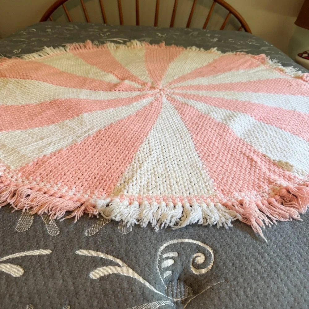 Vtg‎ Handmade Crochet Soft Pink White Circular Pinwheel Fringe Afghan Throw 48